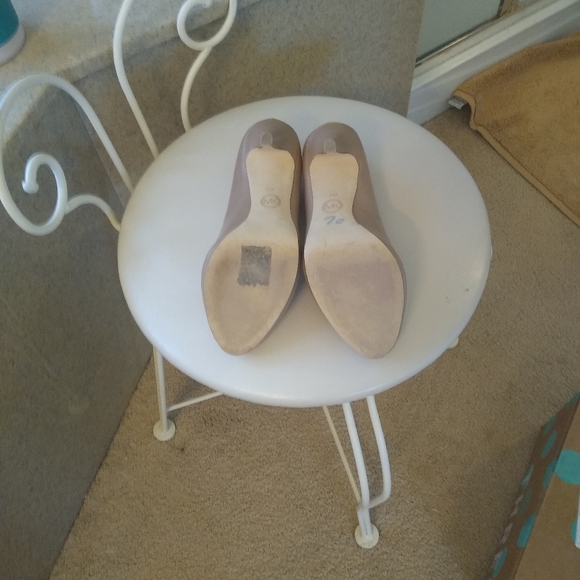 Shoes - Picture 4 of 5